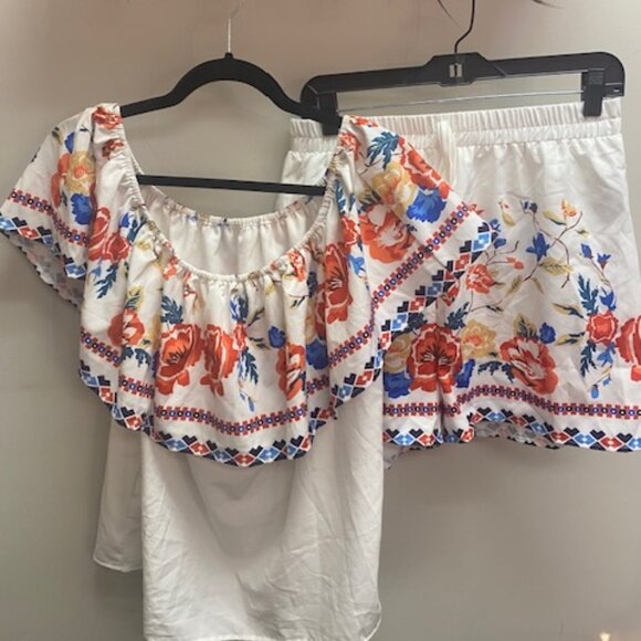 Shein: Matching Set with White Flower Print Design - Picture 1 of 4